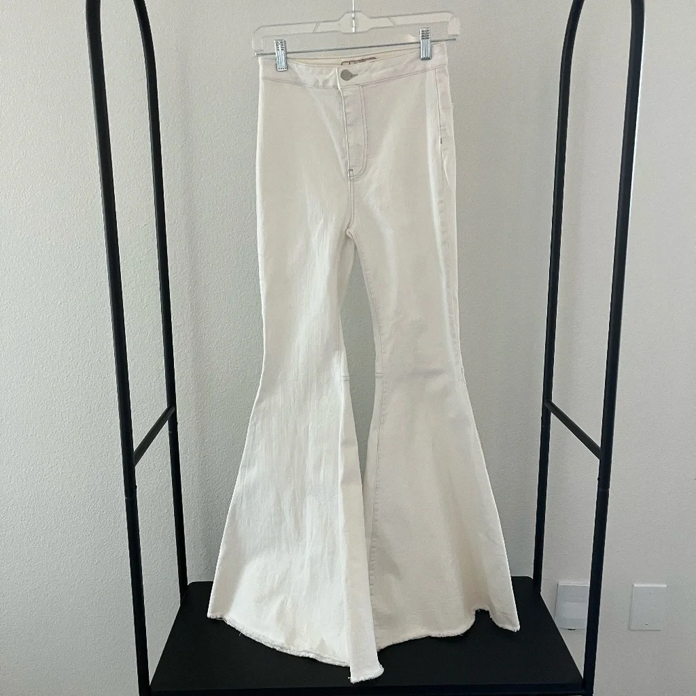 FREE PEOPLE | Bohemian Cowboy Just Float On Flare Jeans in White | Size W 25R - Picture 3 of 11